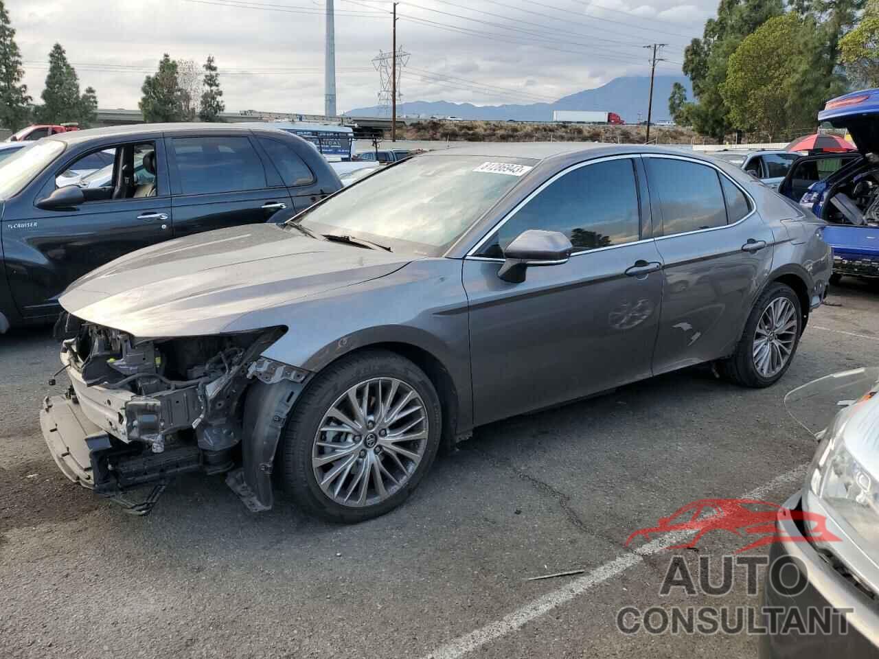 TOYOTA CAMRY 2018 - 4T1B11HK2JU068792