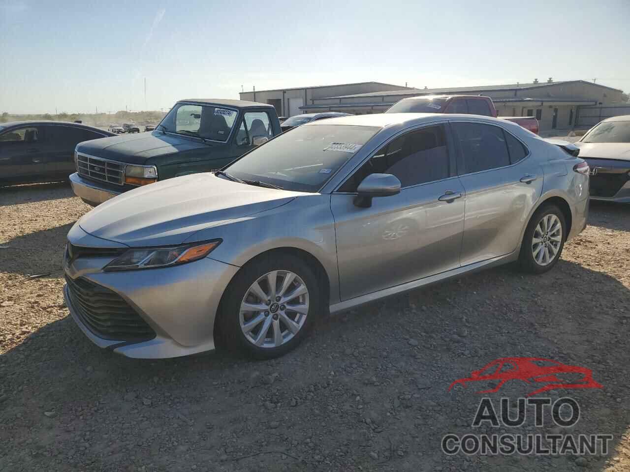 TOYOTA CAMRY 2018 - 4T1B11HK6JU562122