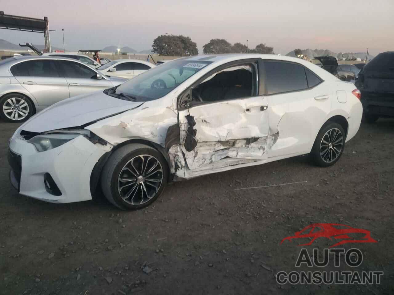 TOYOTA COROLLA 2015 - 5YFBURHE4FP354510
