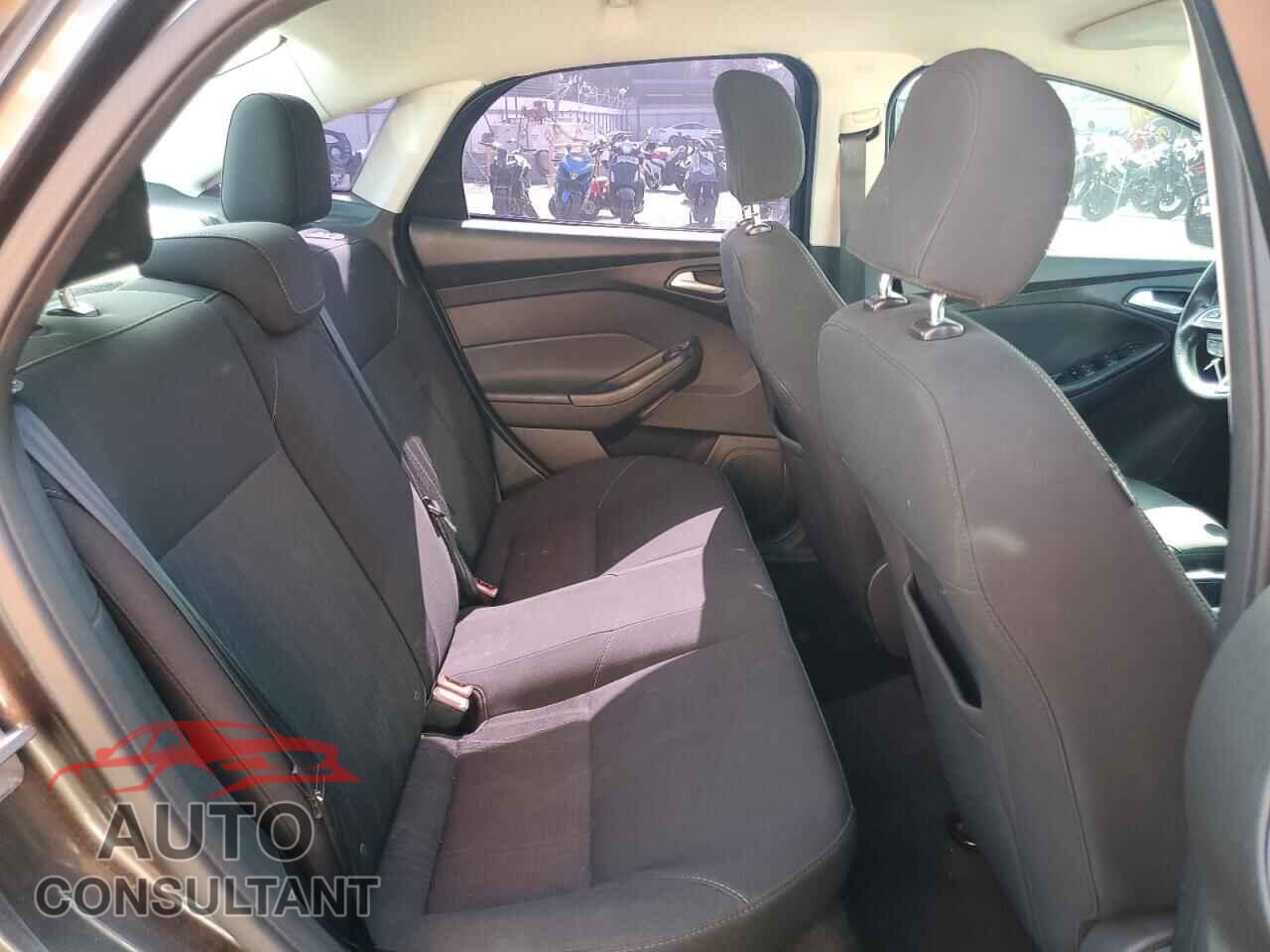 FORD FOCUS 2016 - 1FADP3F23GL322136