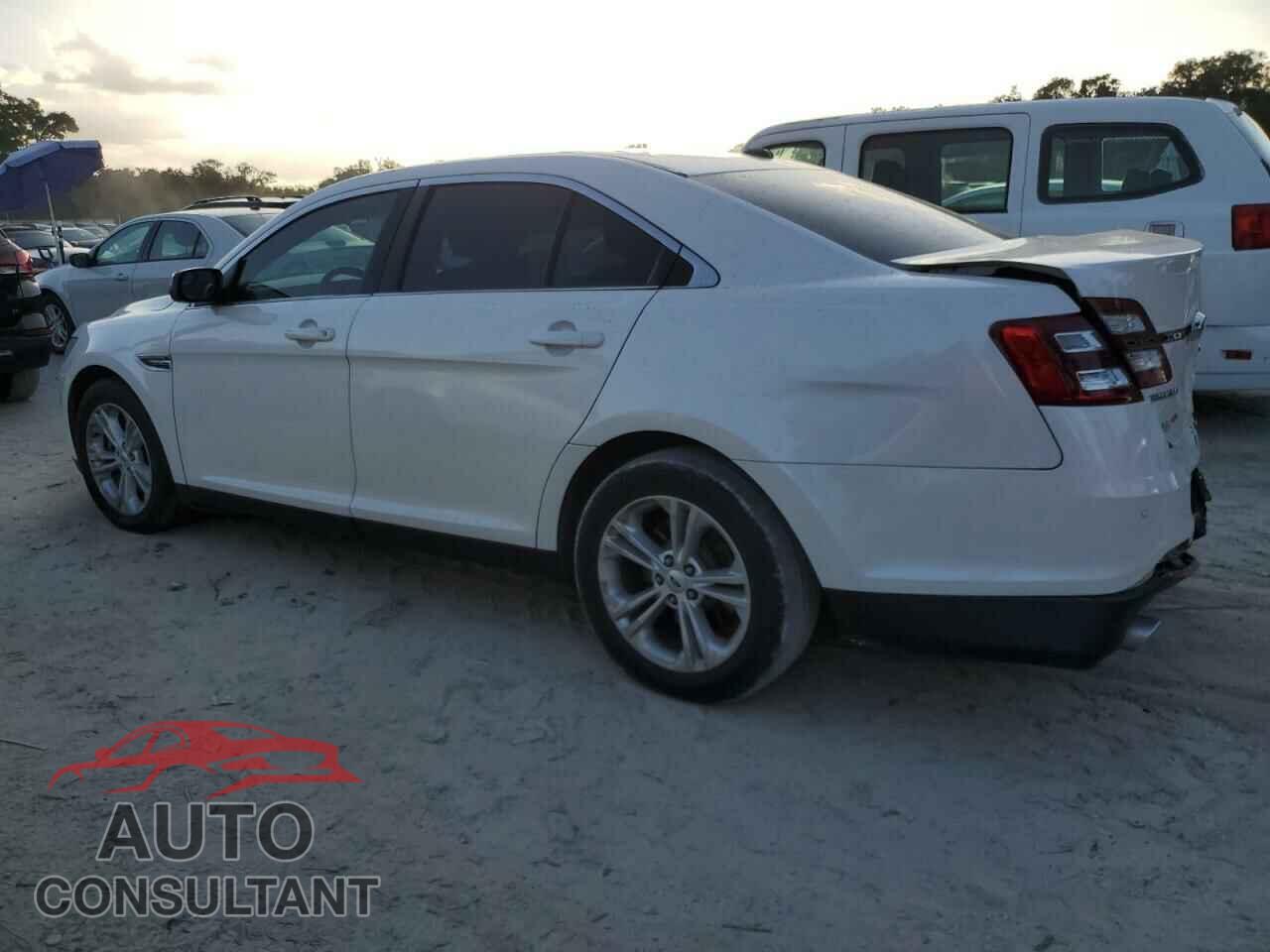 FORD TAURUS 2019 - 1FAHP2E82KG114879
