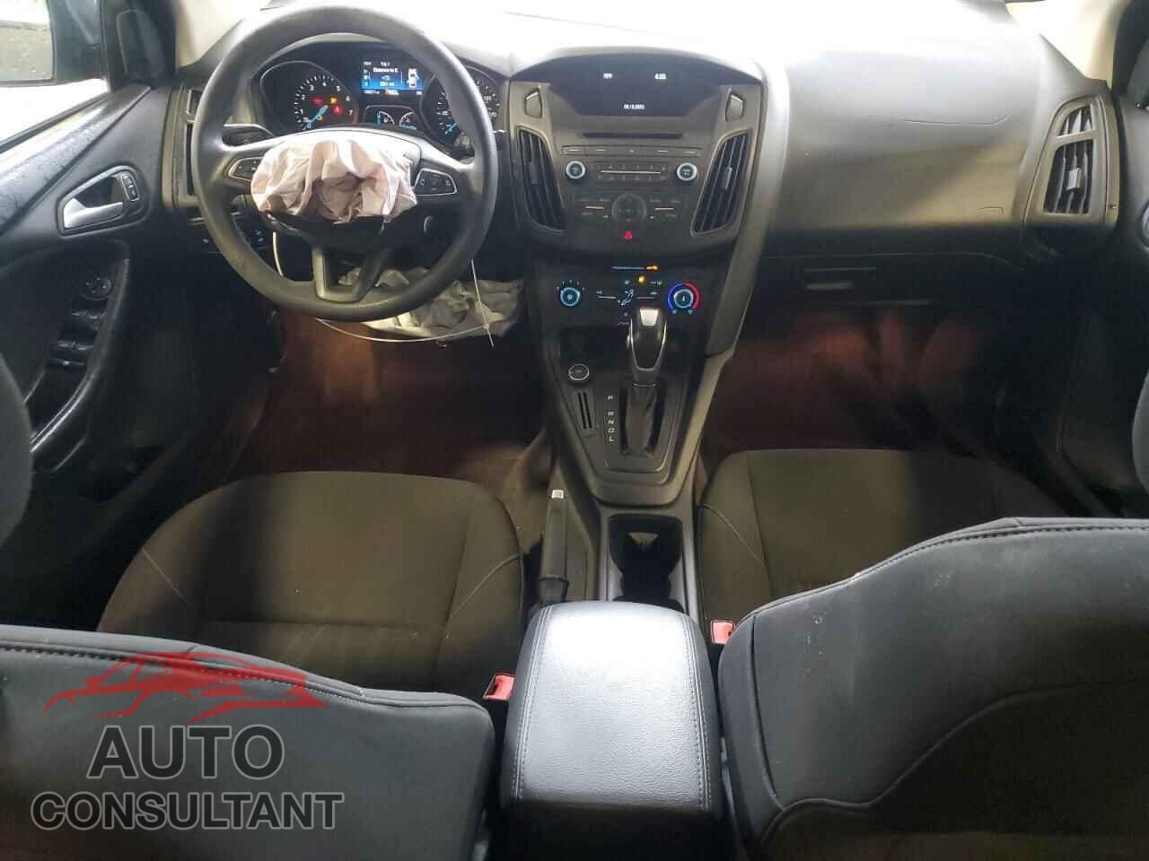 FORD FOCUS 2015 - 1FADP3F26FL258804