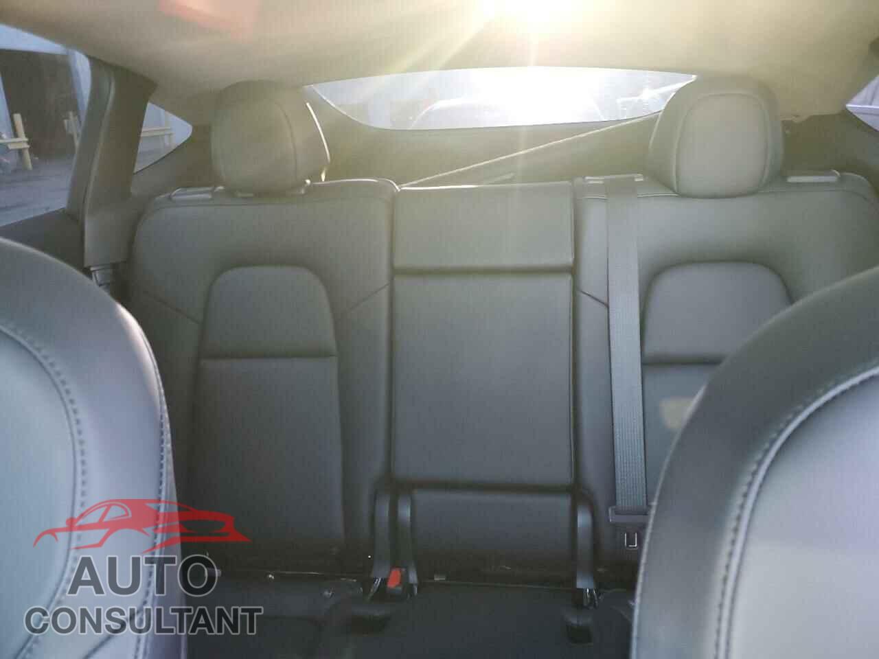 TESLA MODEL Y 2023 - 7SAYGDEF7PF697877