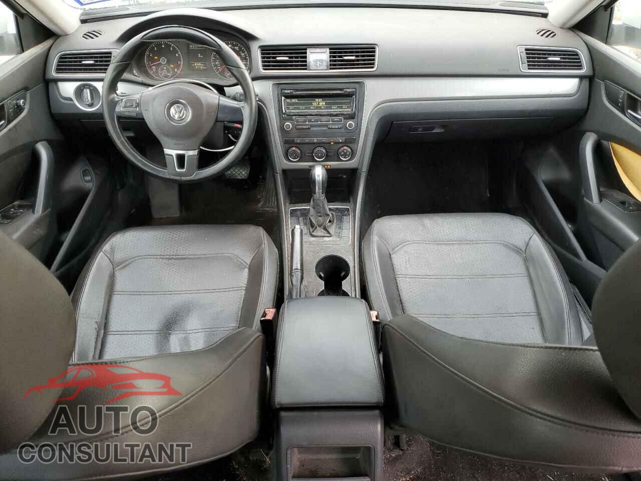 VOLKSWAGEN PASSAT 2015 - 1VWAT7A32FC034006