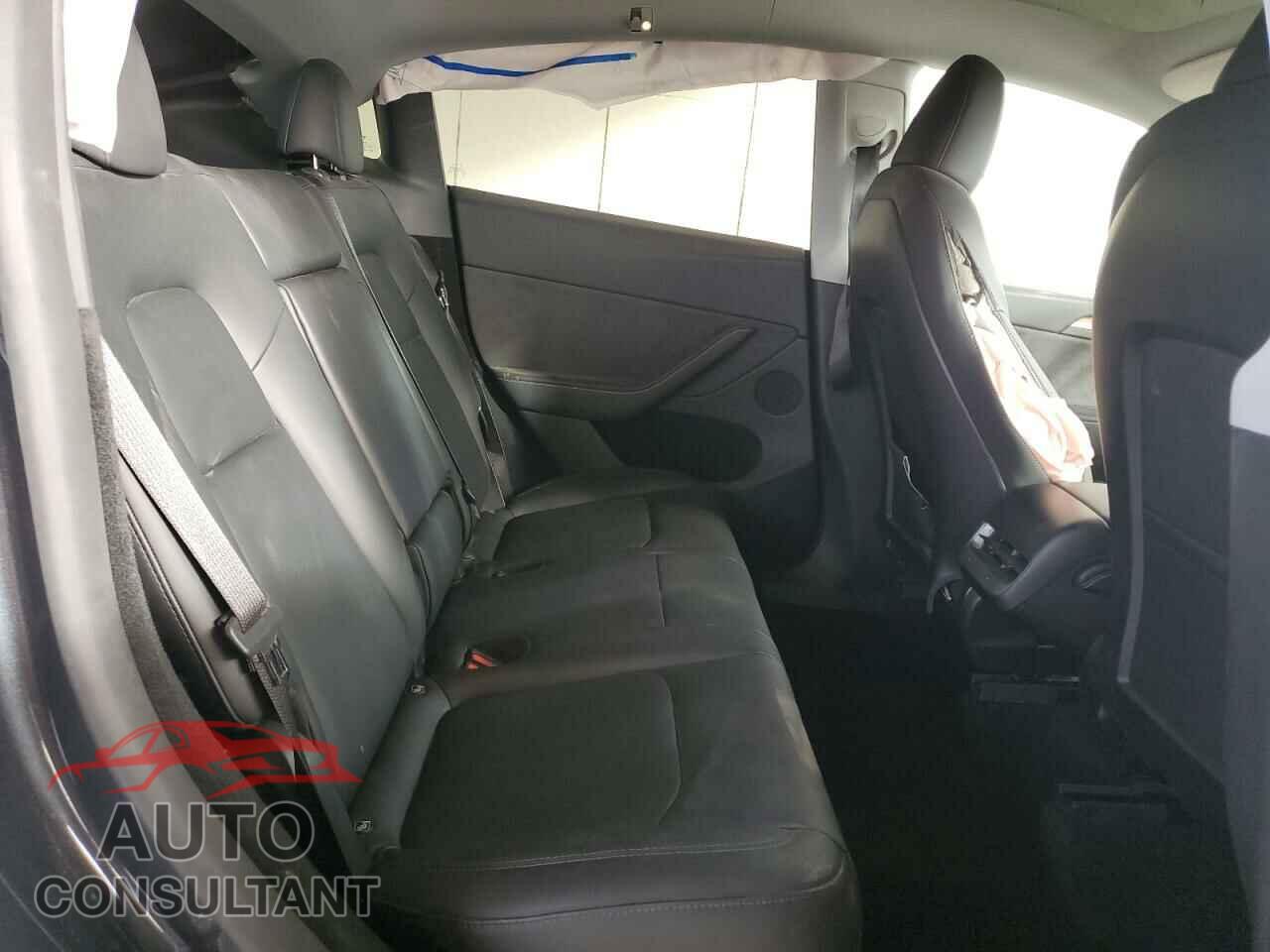 TESLA MODEL Y 2024 - 7SAYGDEE0RA301201