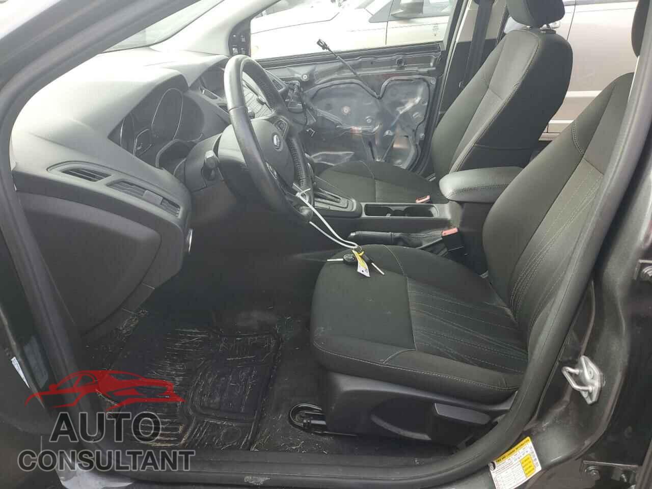 FORD FOCUS 2017 - 1FADP3F23HL346695