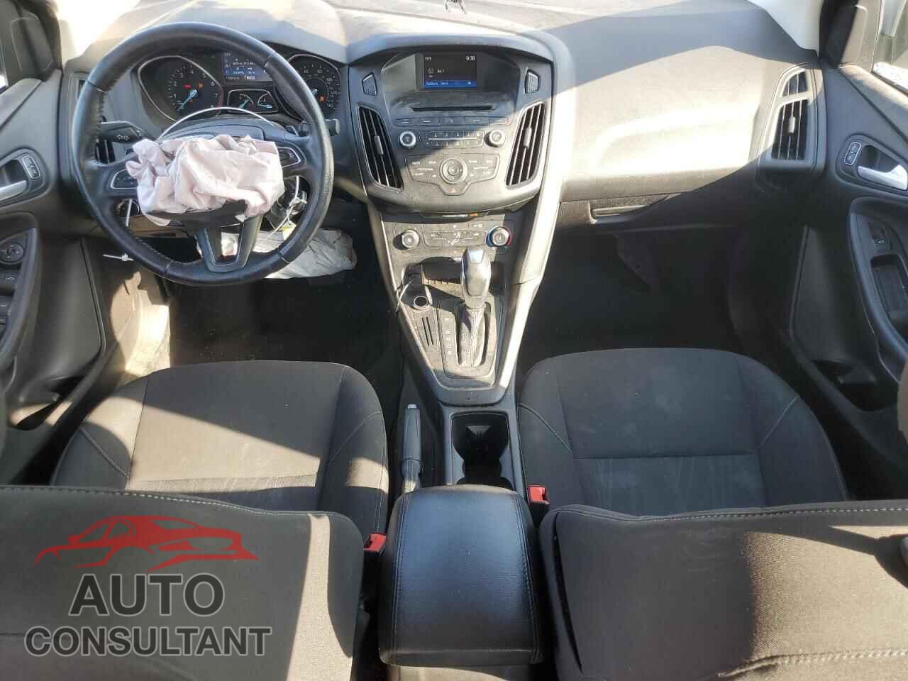 FORD FOCUS 2015 - 1FADP3F23FL300930