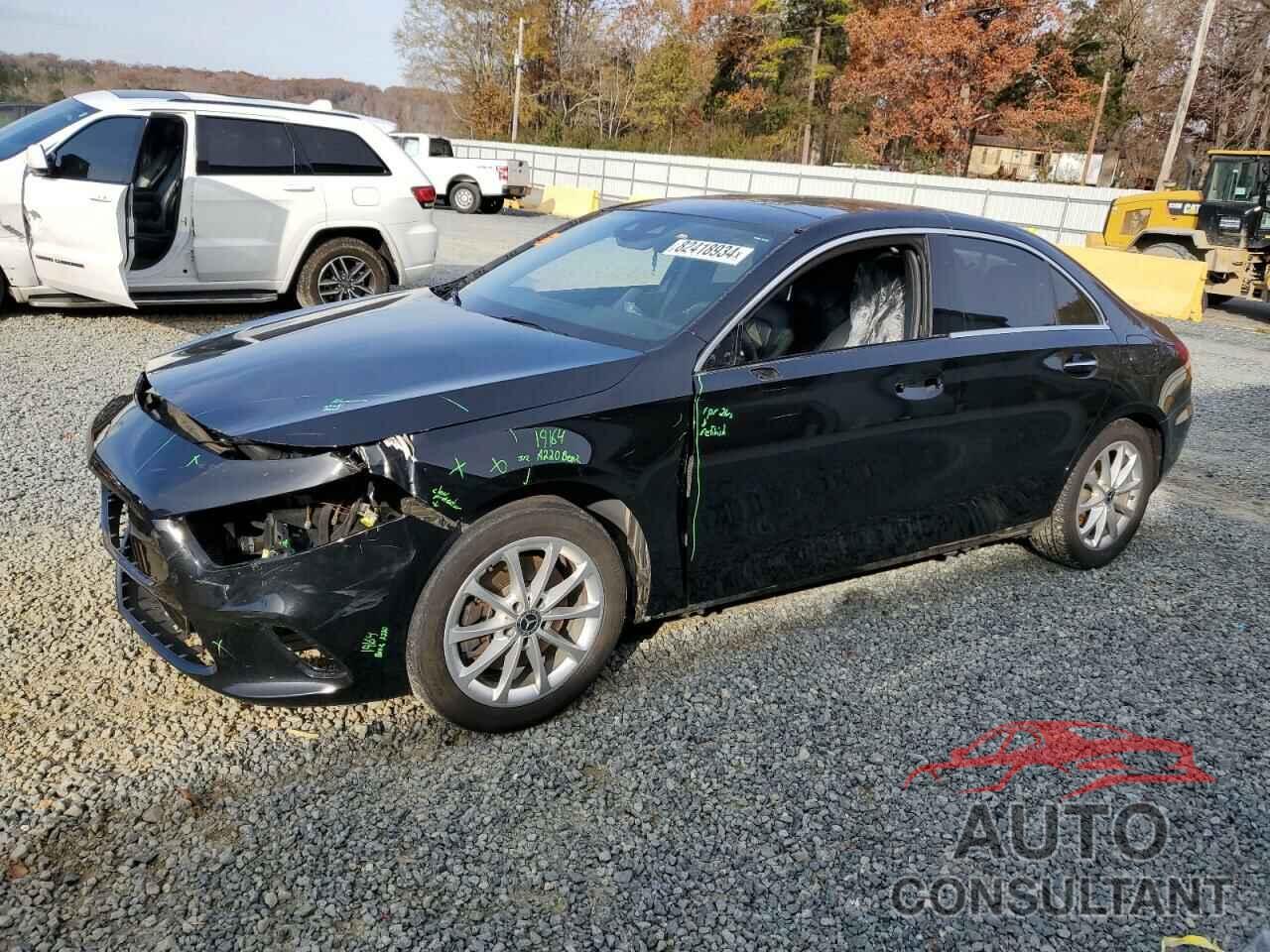 MERCEDES-BENZ A-CLASS 2019 - WDD3G4FB8KW001704