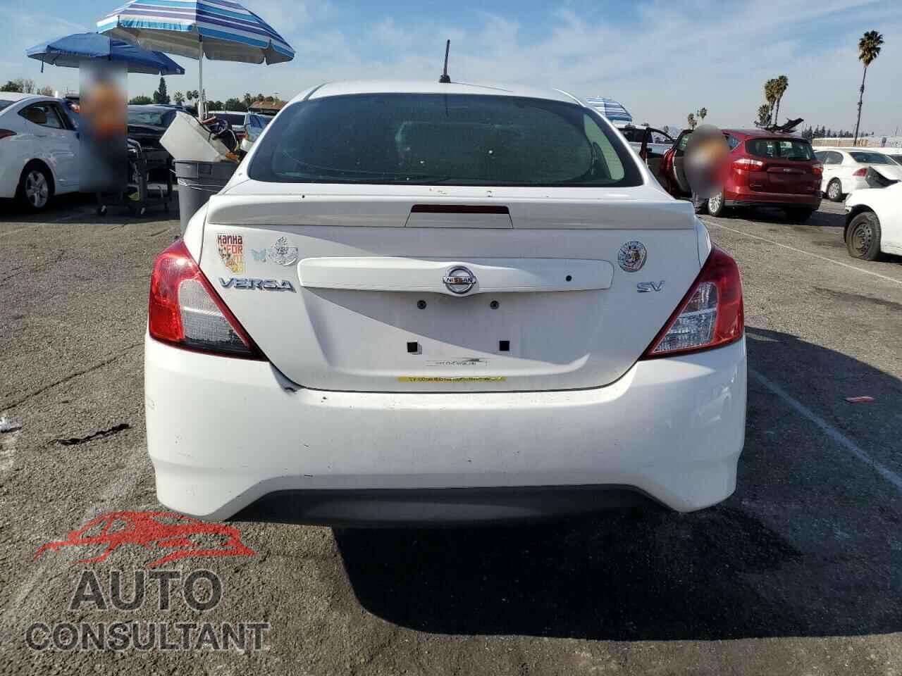NISSAN VERSA 2017 - 3N1CN7AP3HL815569