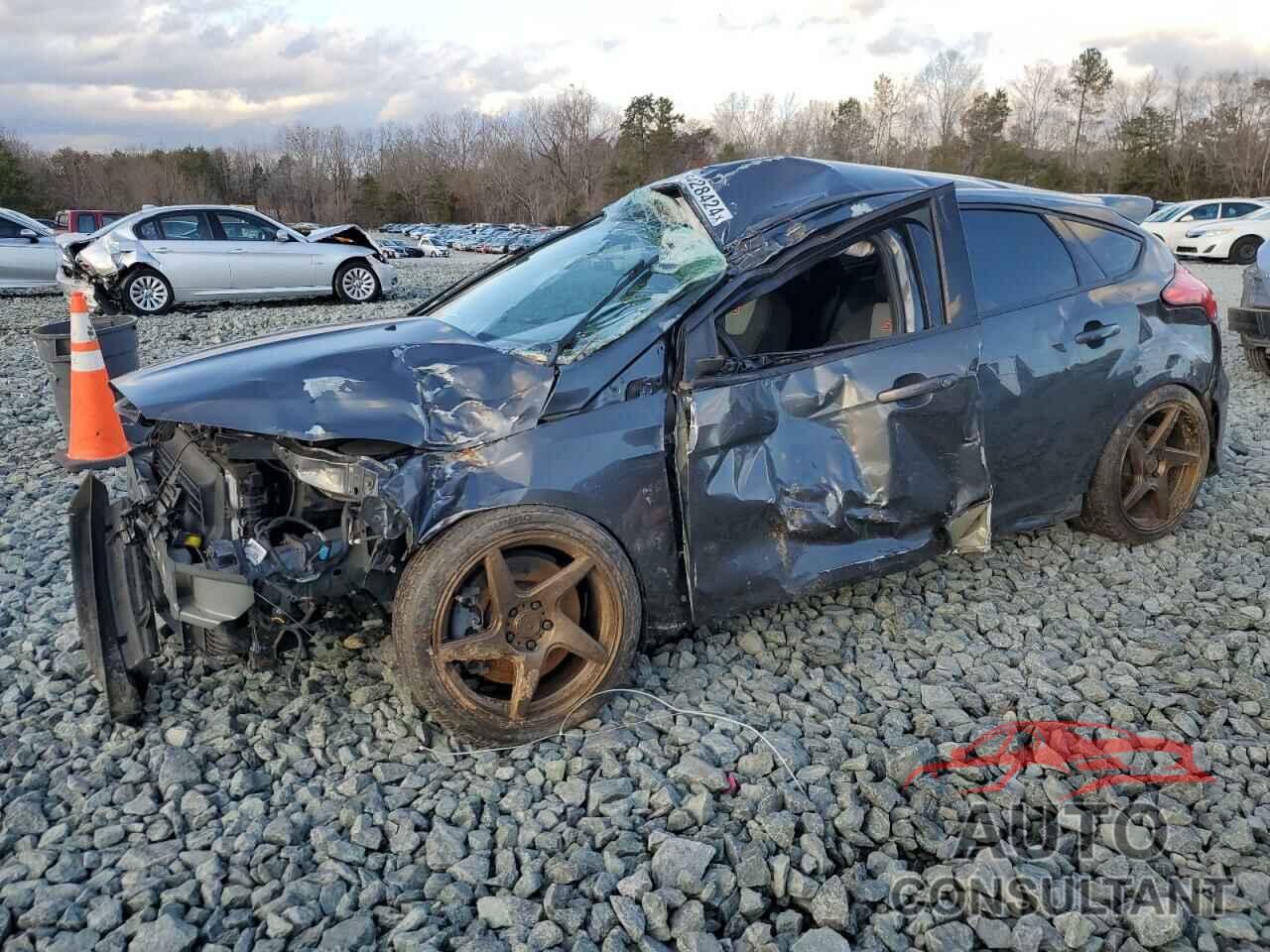 FORD FOCUS 2018 - 1FADP3L96JL332278
