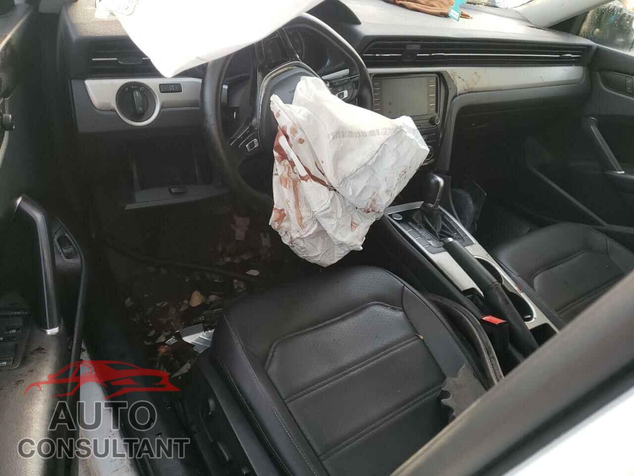 VOLKSWAGEN PASSAT 2020 - 1VWSA7A32LC001903