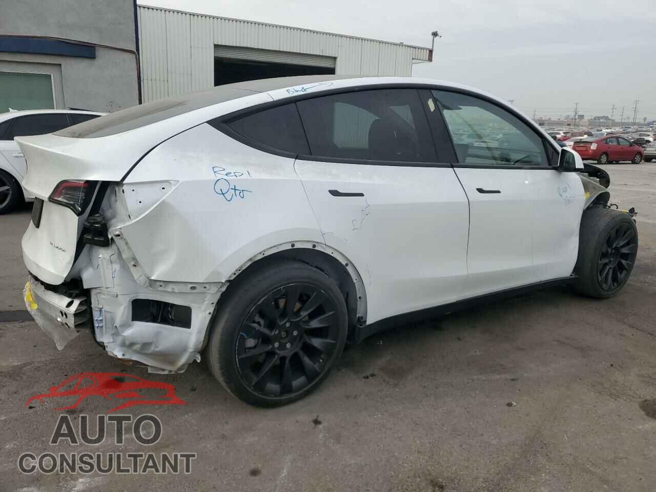 TESLA MODEL Y 2022 - 7SAYGDEE4NF443631