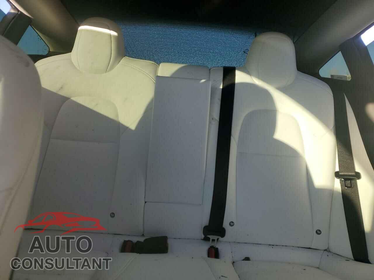 TESLA MODEL 3 2018 - 5YJ3E1EB9JF075202