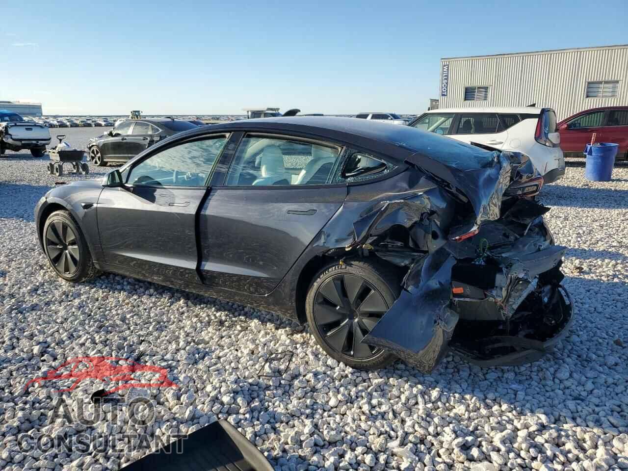 TESLA MODEL 3 2024 - 5YJ3E1EA8RF856859