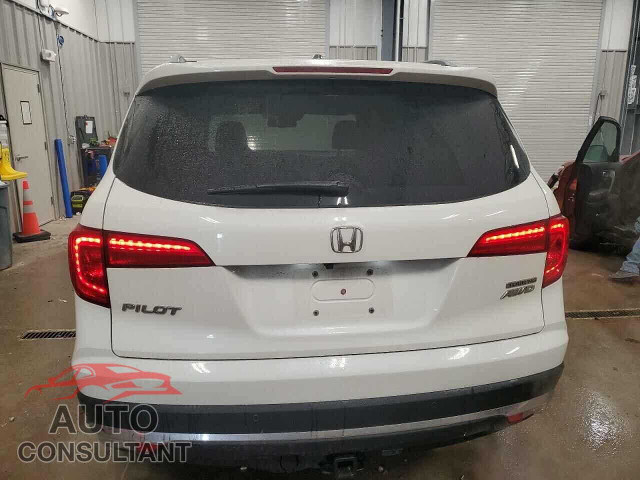 HONDA PILOT 2017 - 5FNYF6H90HB094658