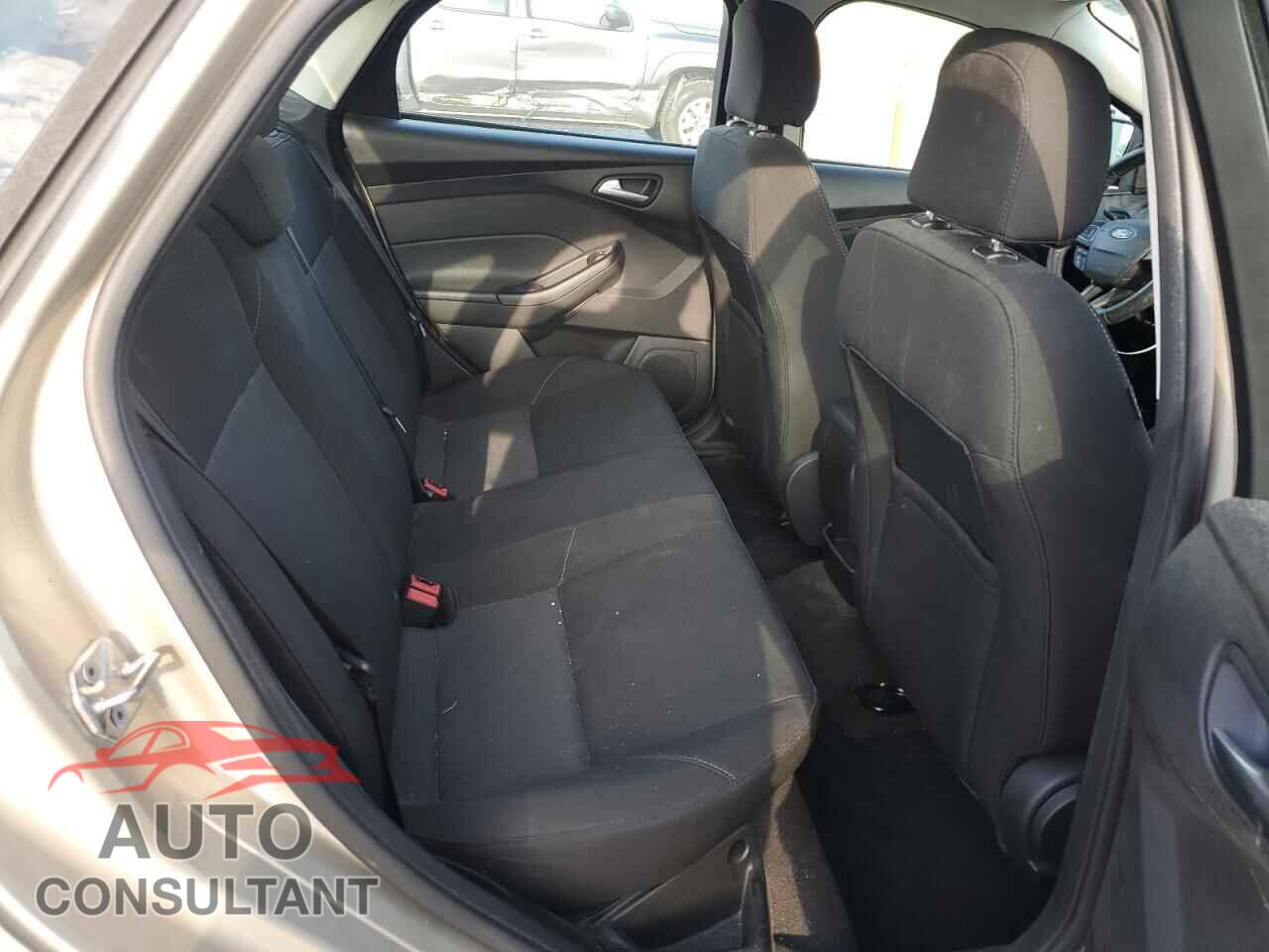FORD FOCUS 2017 - 1FADP3F23HL209756