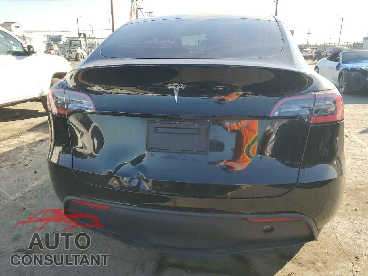 TESLA MODEL Y 2021 - 5YJYGDED5MF113998