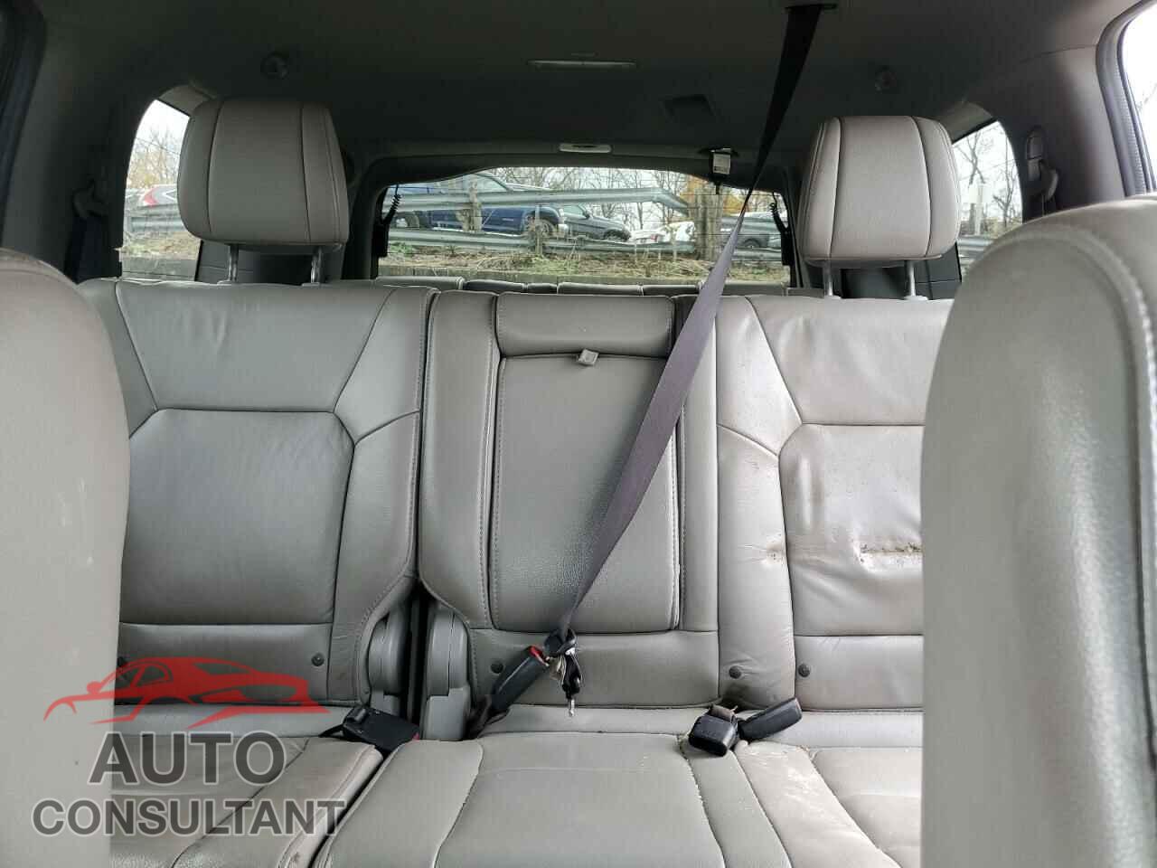 HONDA PILOT 2015 - 5FNYF4H97FB030568