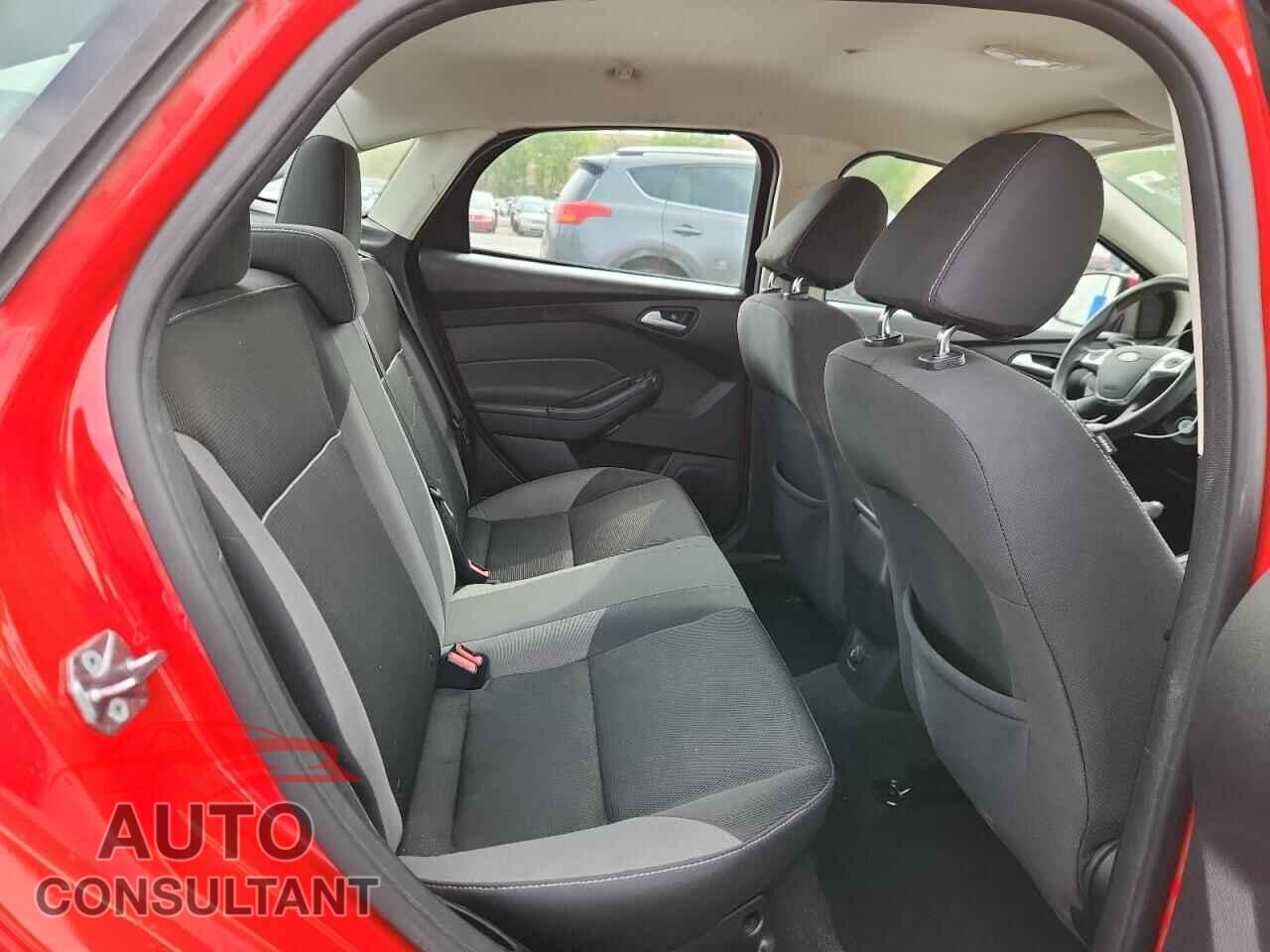FORD FOCUS 2014 - 1FADP3F20EL439427