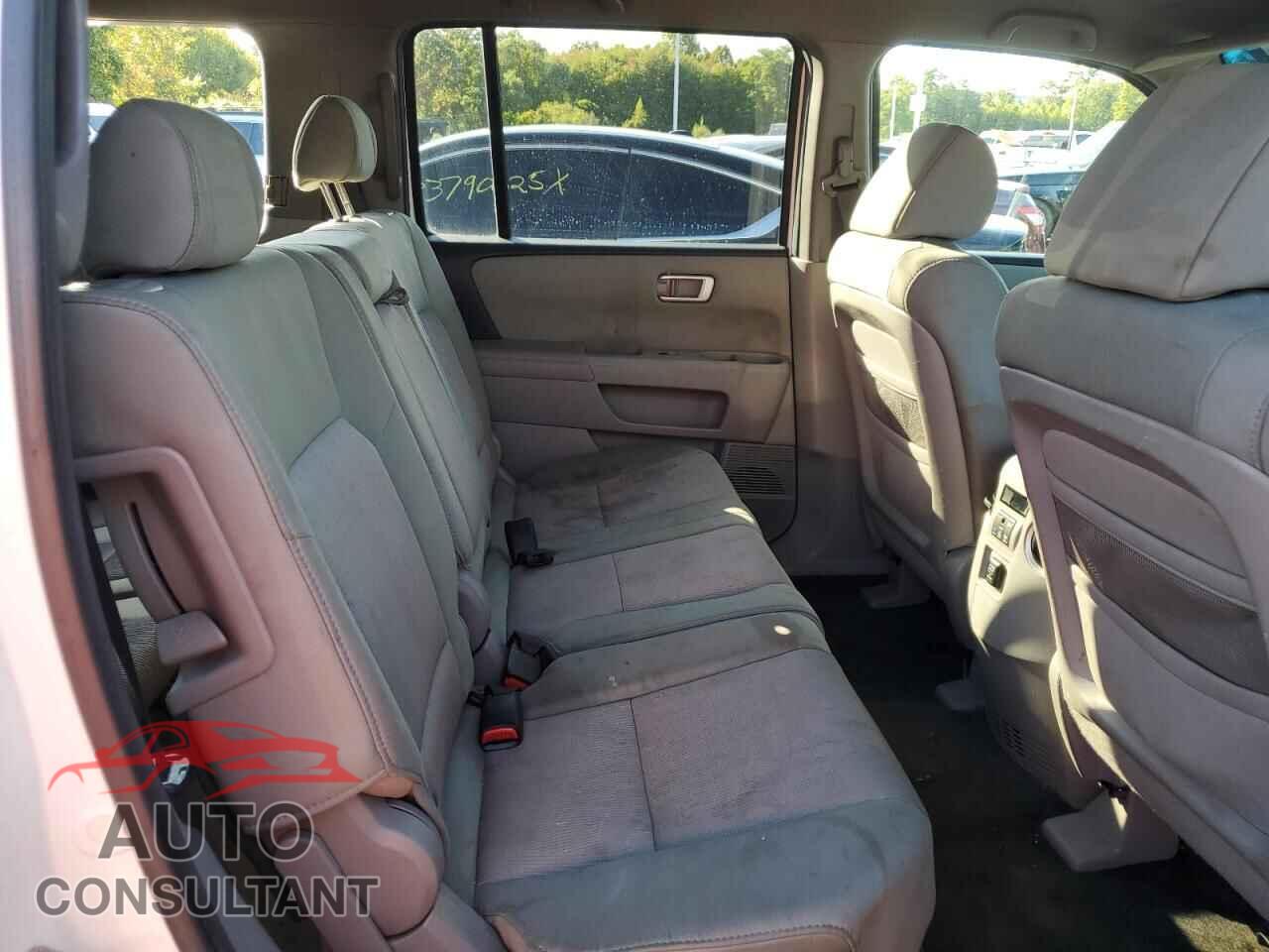 HONDA PILOT 2011 - 5FNYF4H49BB097218