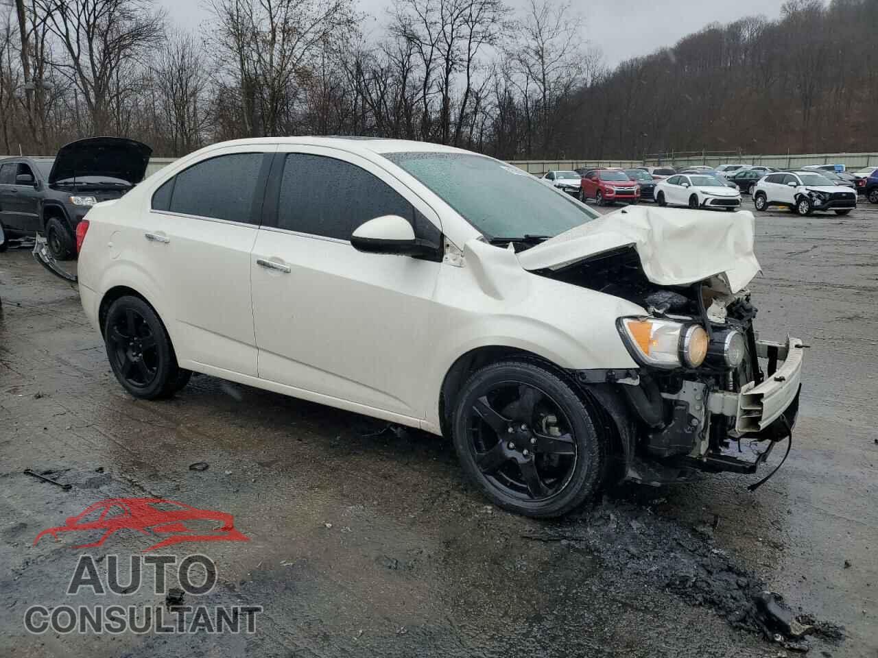 CHEVROLET SONIC 2014 - 1G1JE5SH5E4141323