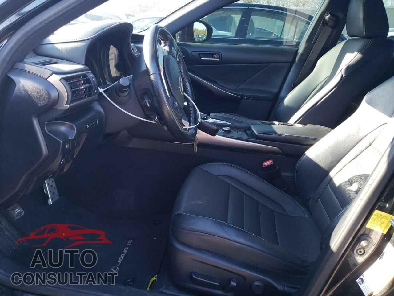 LEXUS IS 2019 - JTHC81D28K5037163