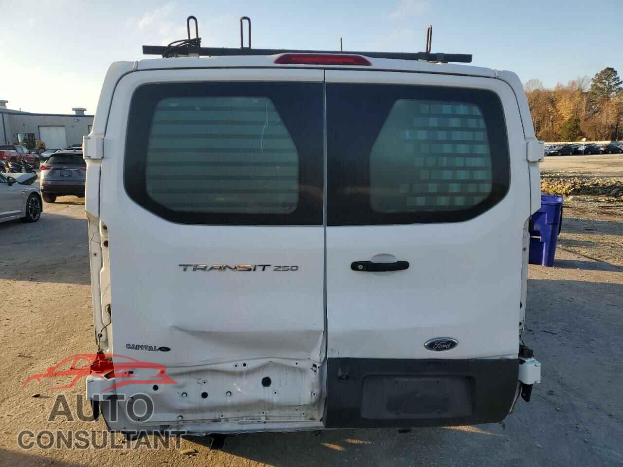 FORD TRANSIT 2019 - 1FTYR1YM7KKB51124