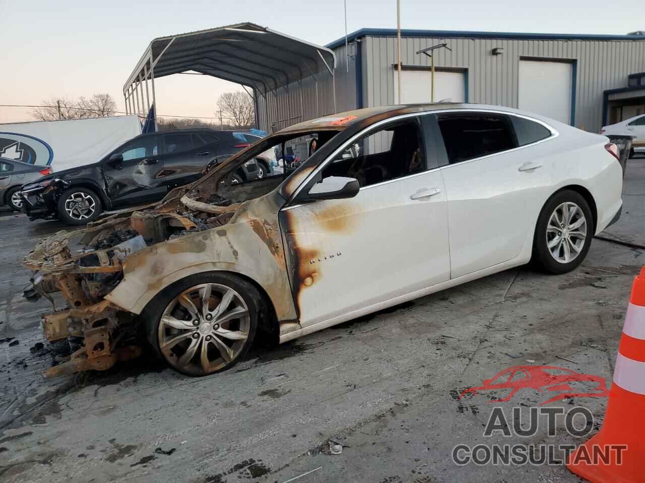CHEVROLET MALIBU 2021 - 1G1ZD5ST8MF009783