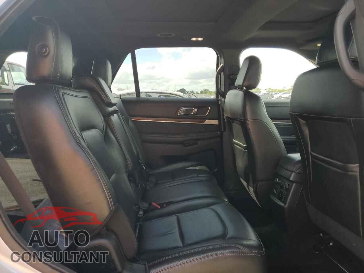 FORD EXPLORER 2018 - 1FM5K7F82JGB32946