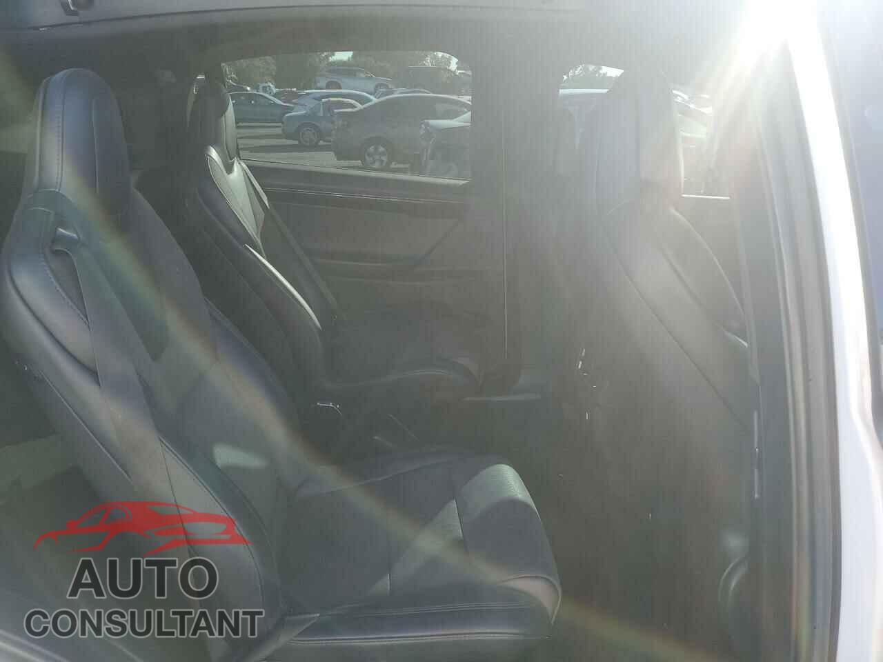 TESLA MODEL X 2018 - 5YJXCBE26JF140052