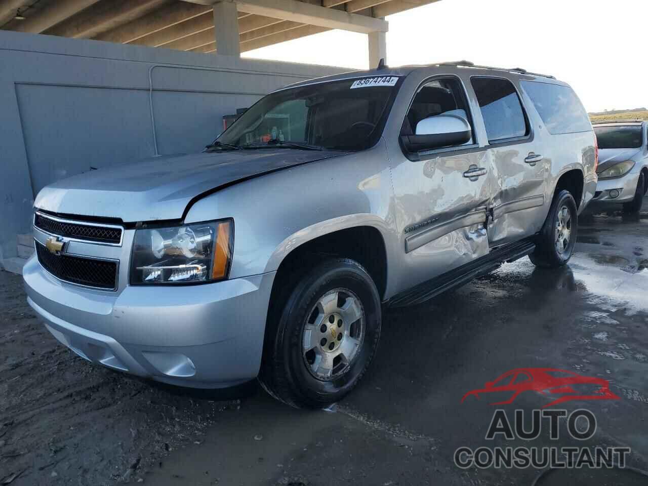 CHEVROLET SUBURBAN 2013 - 1GNSKJE73DR200524