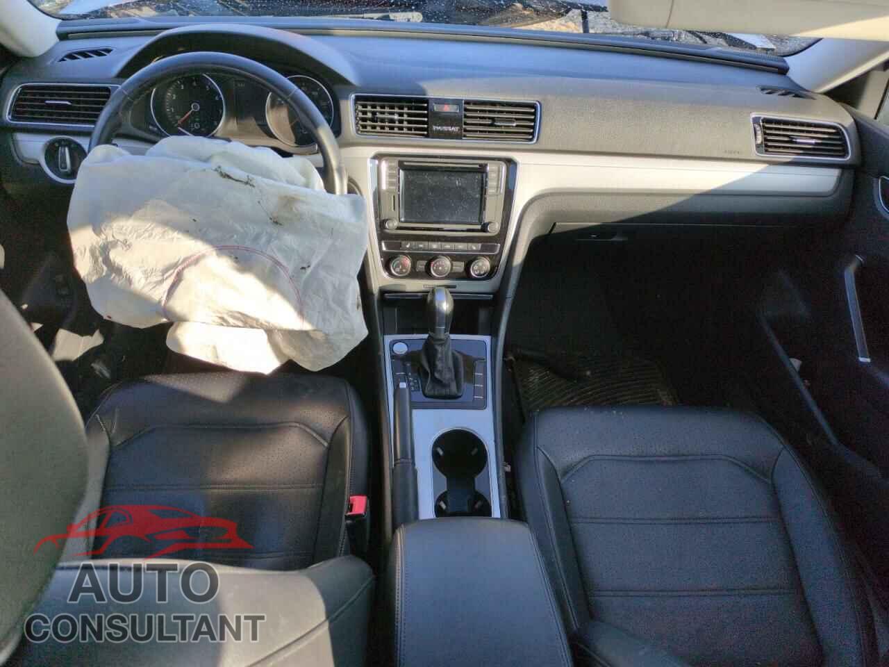 VOLKSWAGEN PASSAT 2019 - 1VWLA7A31KC005377