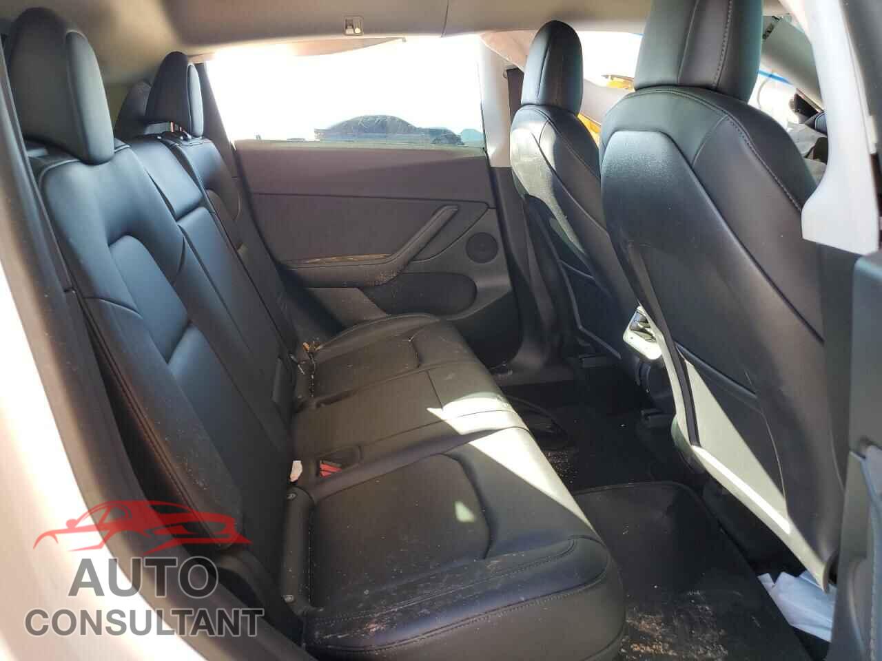 TESLA MODEL Y 2021 - 5YJYGDEEXMF213751