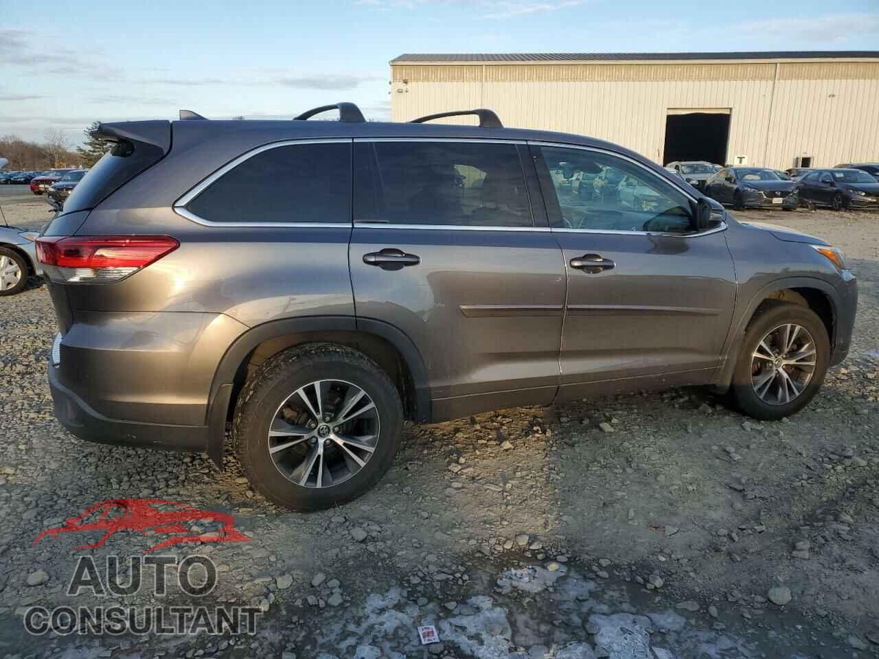 TOYOTA HIGHLANDER 2018 - 5TDBZRFH2JS886529