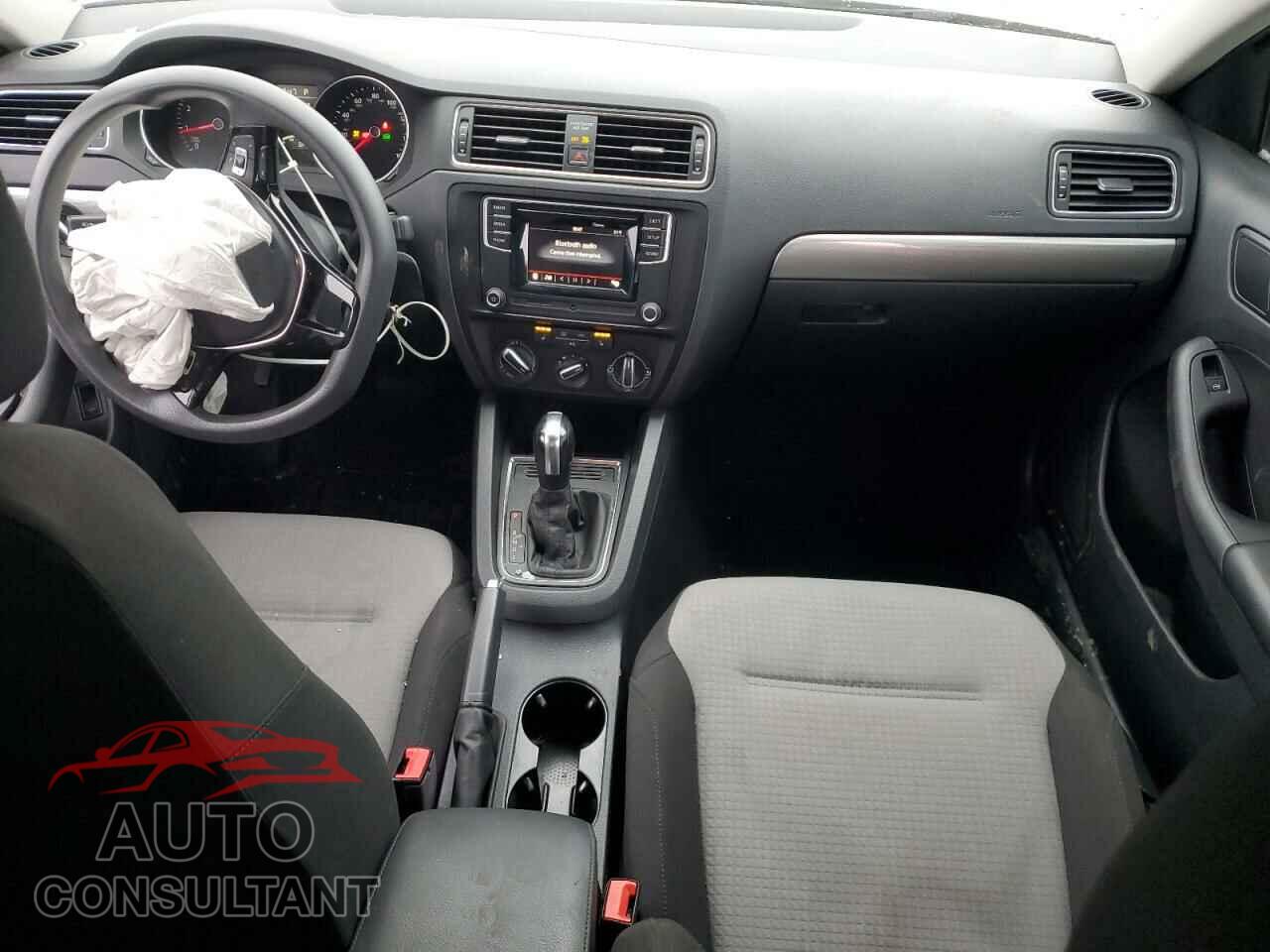 VOLKSWAGEN JETTA 2017 - 3VW2B7AJ1HM213919