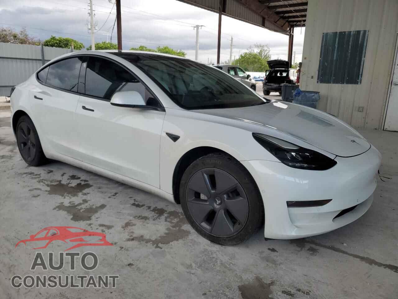 TESLA MODEL 3 2022 - 5YJ3E1EA5NF335897