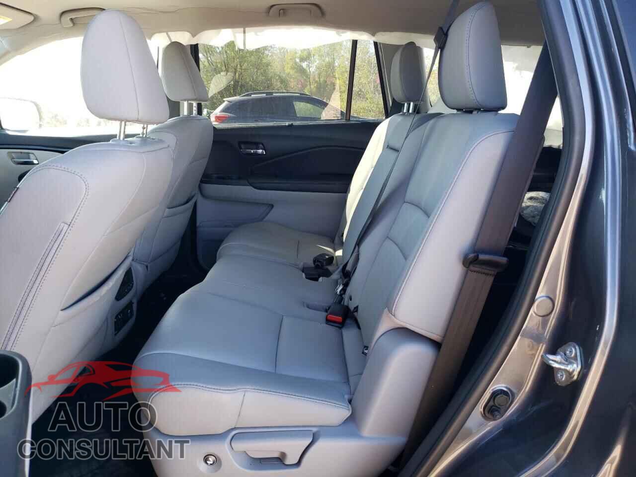 HONDA PILOT 2017 - 5FNYF6H95HB054723