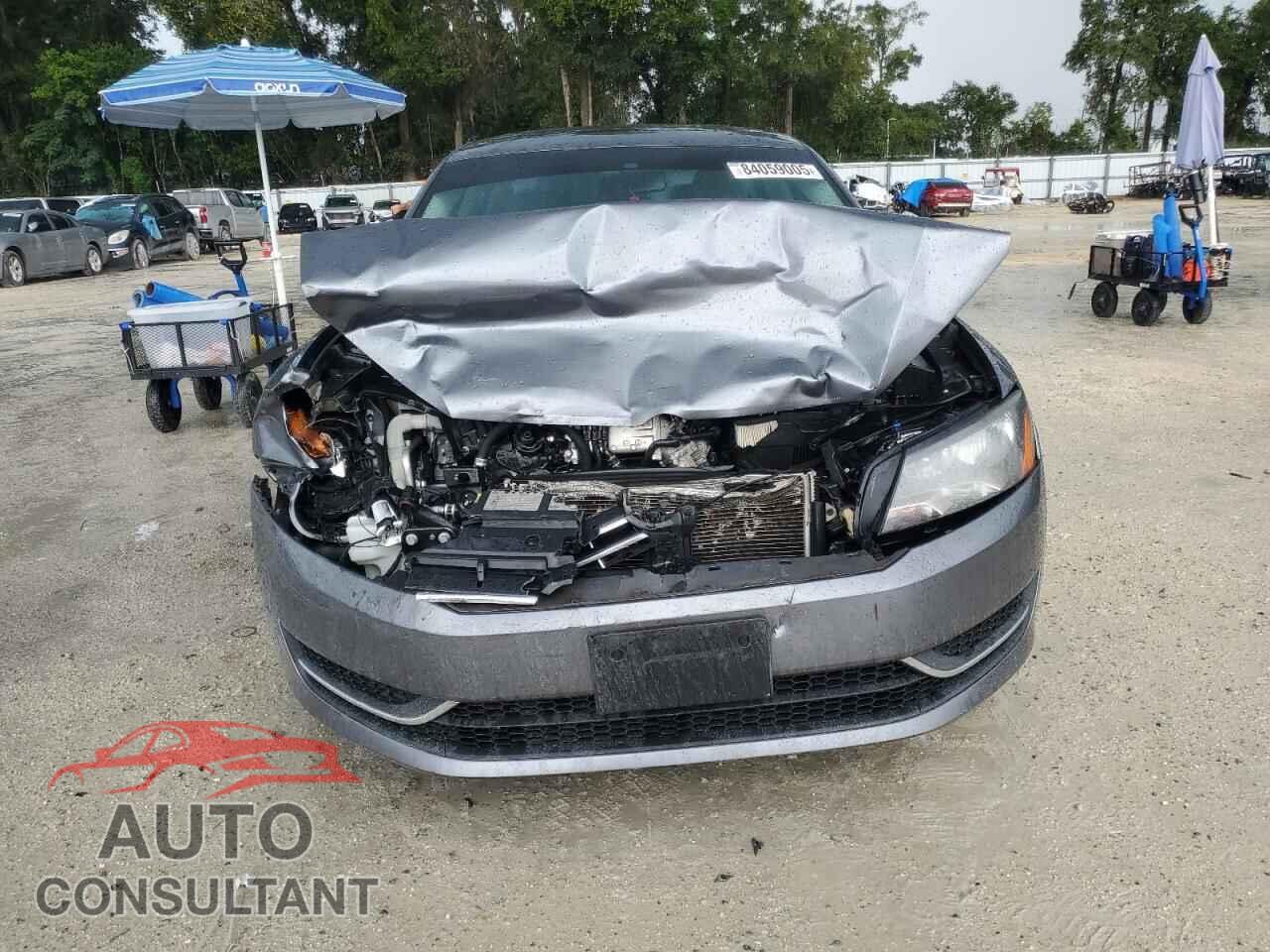 VOLKSWAGEN PASSAT 2015 - 1VWBV7A33FC011820