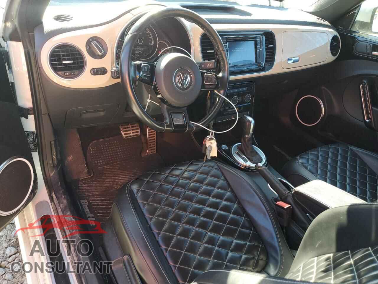VOLKSWAGEN BEETLE 2019 - 3VW5DAAT0KM510659