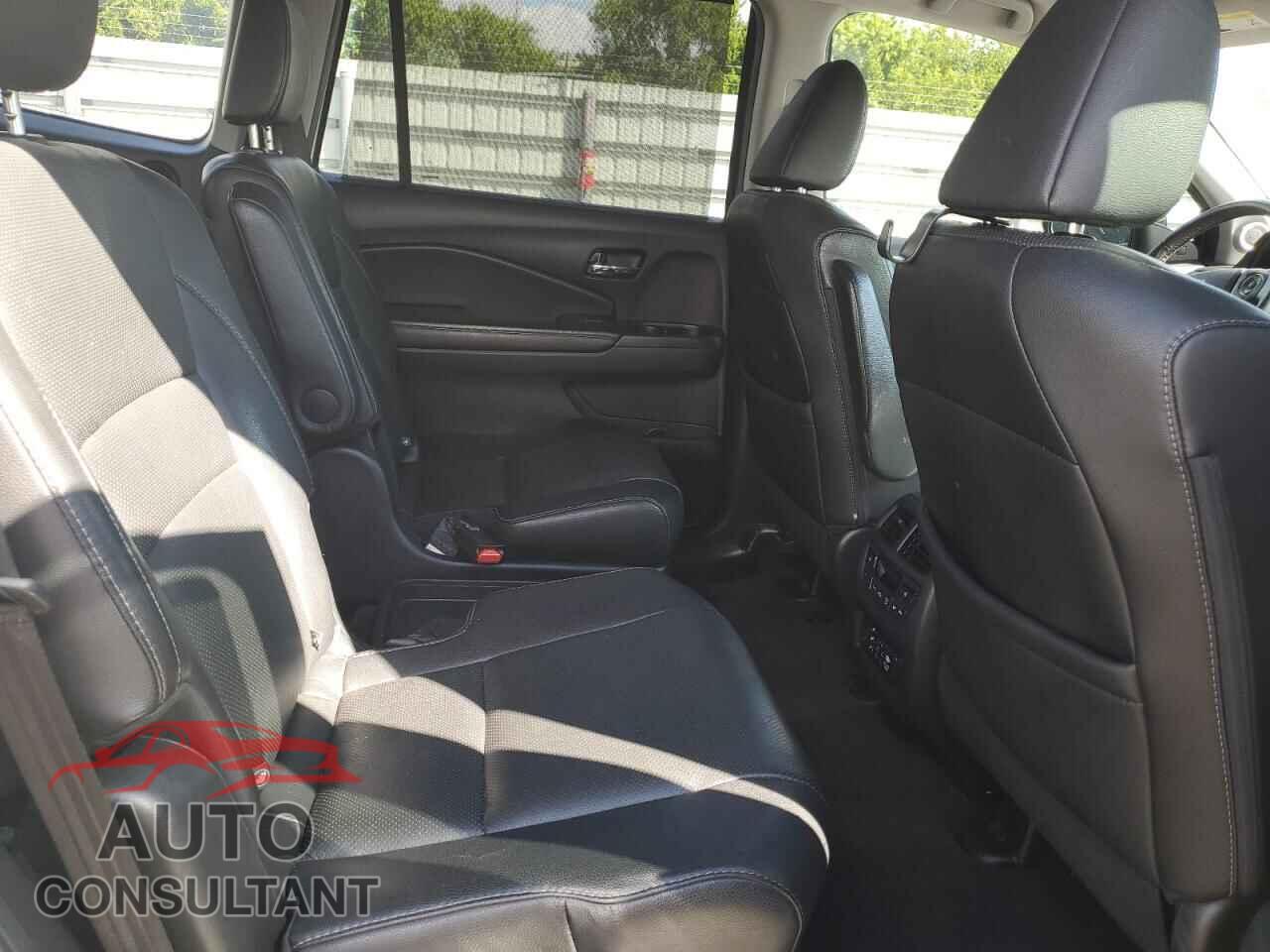 HONDA PILOT 2017 - 5FNYF6H02HB021888