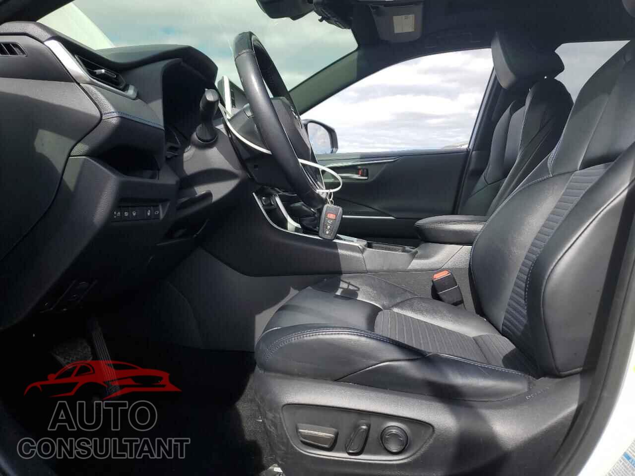 TOYOTA RAV4 2019 - JTMEWRFV7KD512068