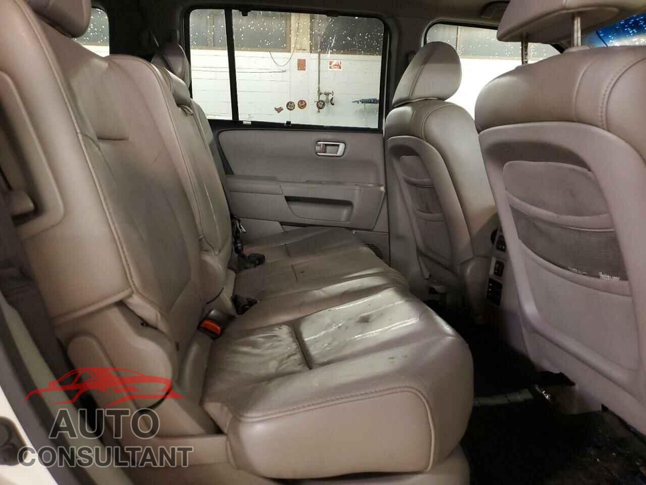 HONDA PILOT 2011 - 5FNYF4H9XBB027156