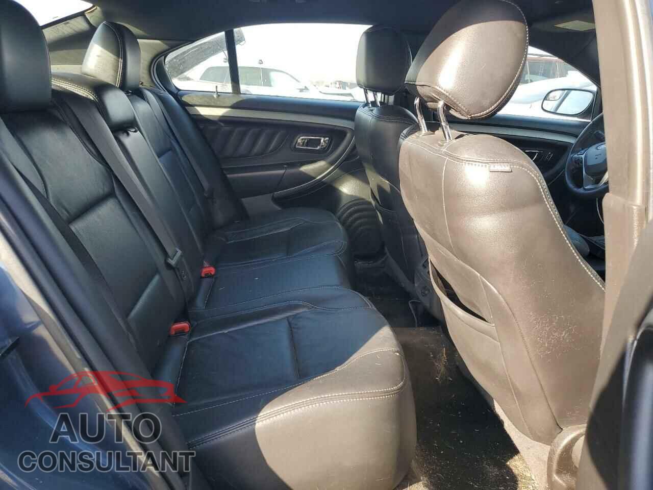 FORD TAURUS 2018 - 1FAHP2E86JG135197