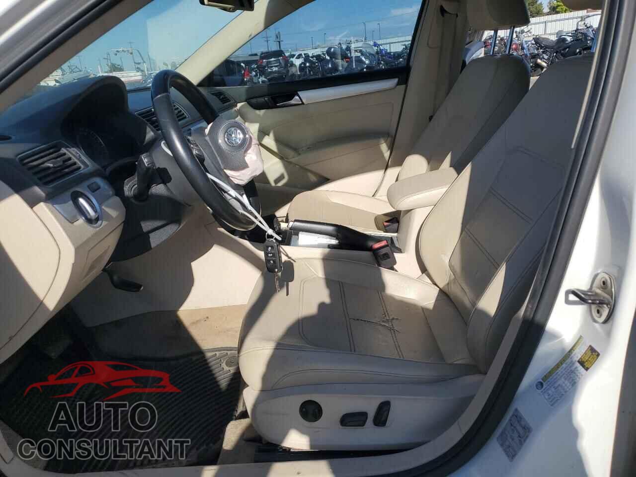 VOLKSWAGEN PASSAT 2012 - 1VWBP7A39CC036128