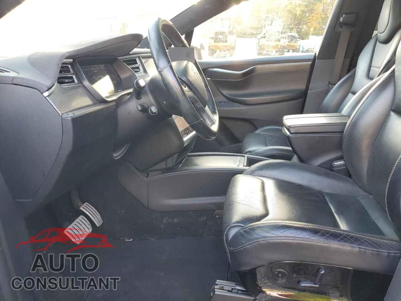 TESLA MODEL X 2016 - 5YJXCAE43GF006717