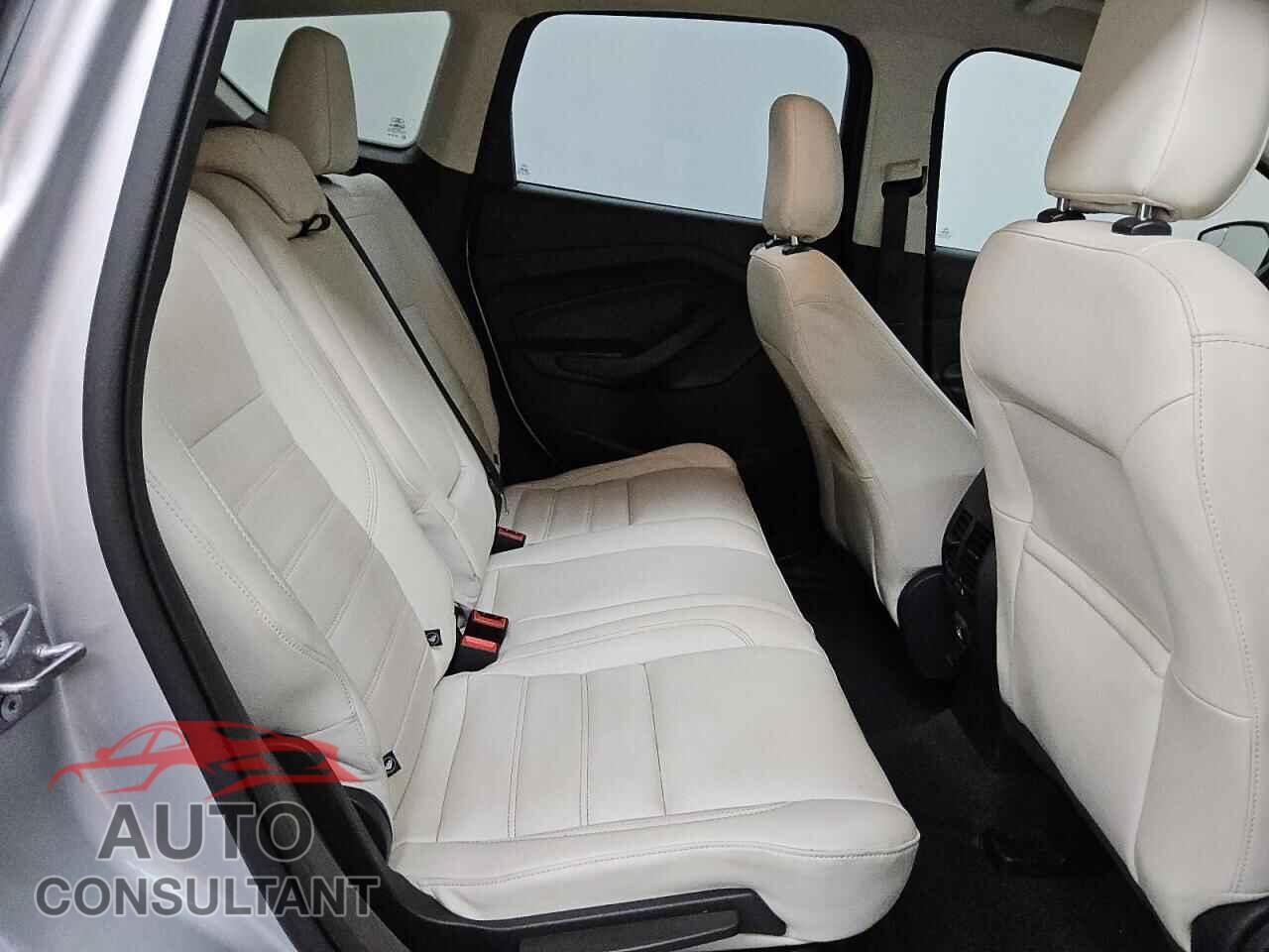 FORD ESCAPE 2018 - 1FMCU0HD2JUC47793