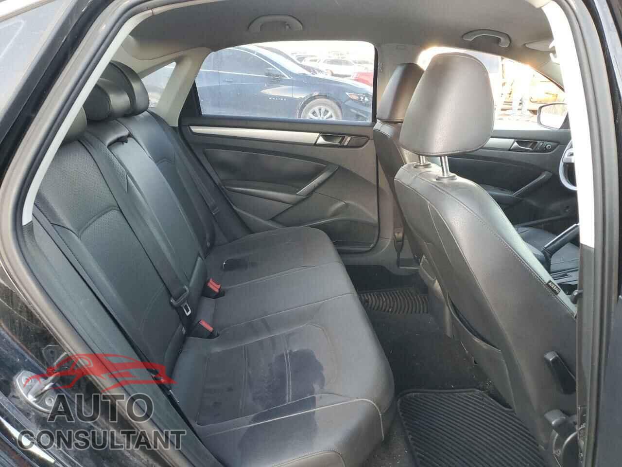 VOLKSWAGEN PASSAT 2014 - 1VWAT7A38EC031481
