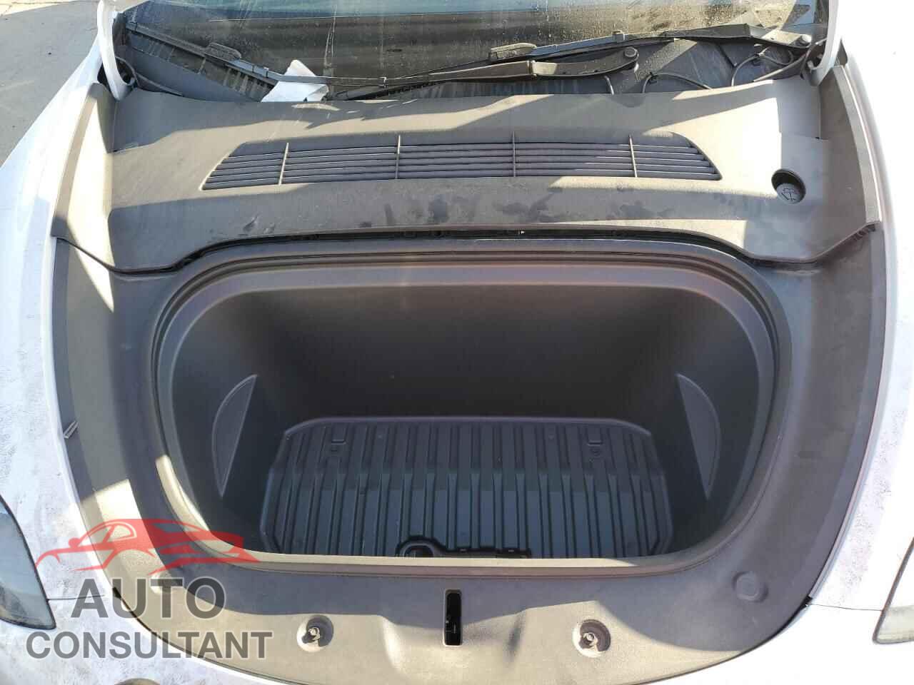 TESLA MODEL Y 2024 - 7SAYGDED9RF105106