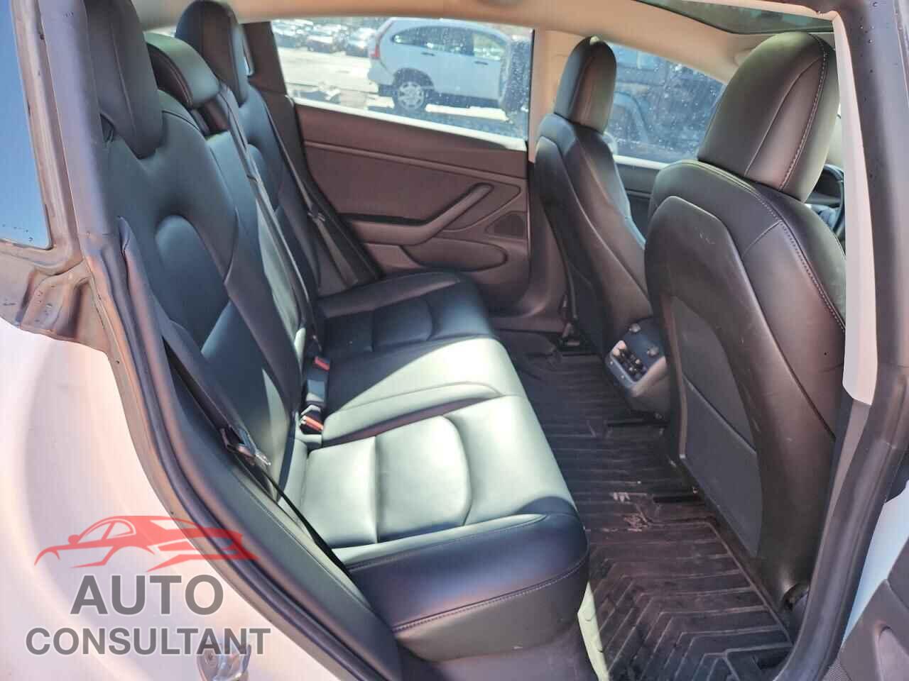TESLA MODEL 3 2019 - 5YJ3E1EB7KF433351