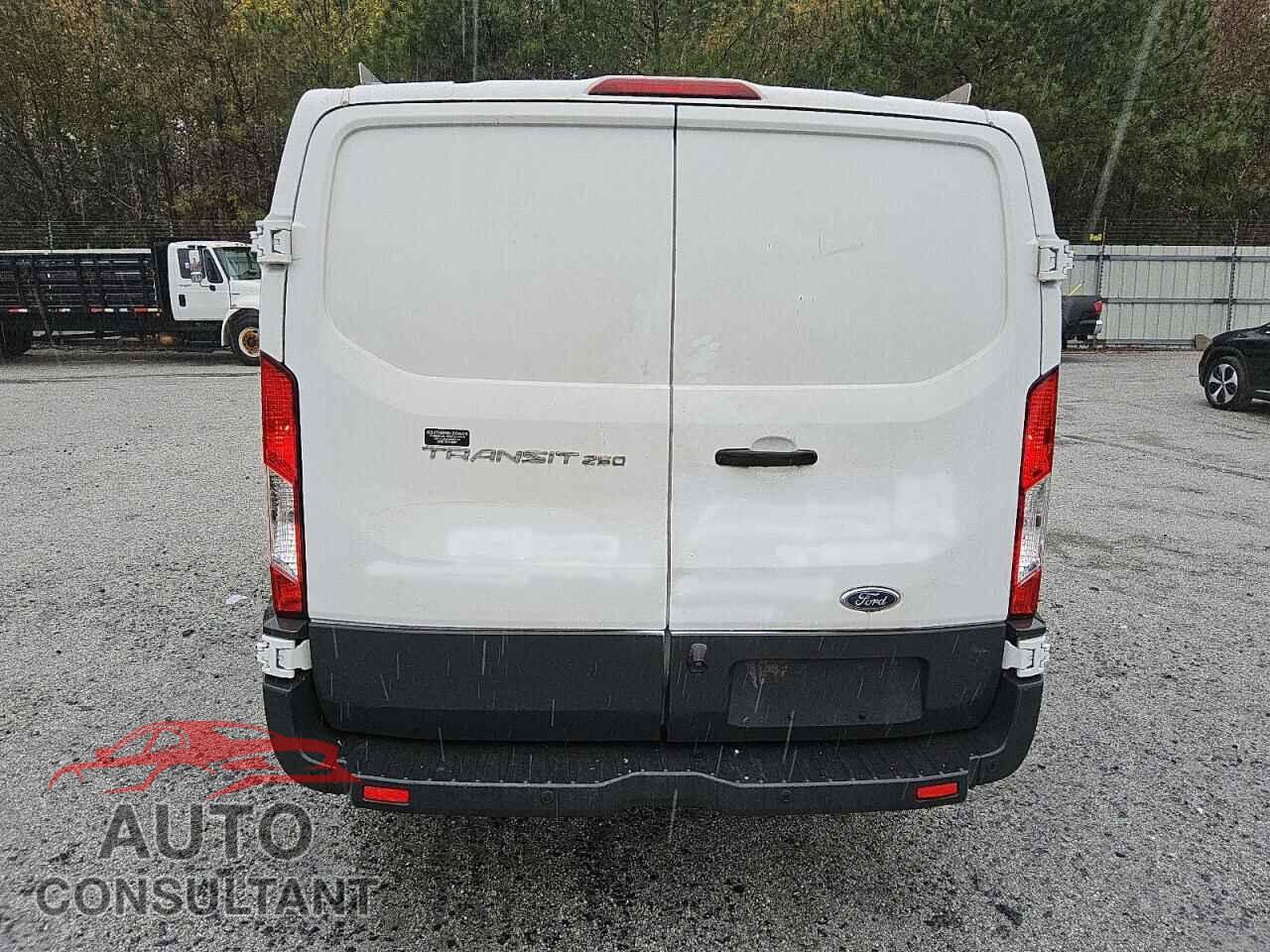 FORD TRANSIT 2017 - 1FTYR1YM0HKB49207